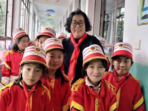 為智慧慷慨解囊，憑知識扶危濟困